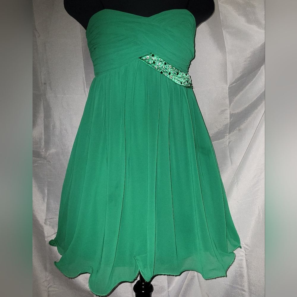 CITY STUDIO Emerald Green strapless cocktail dress